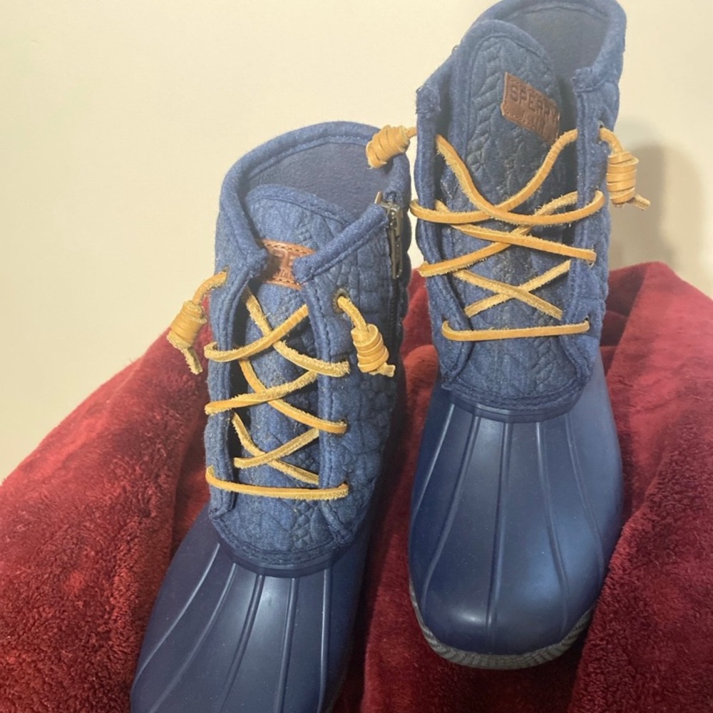 Sperry Top-Sider Blue Winter Rain Boots with Rubber Sole and Quilted Upper